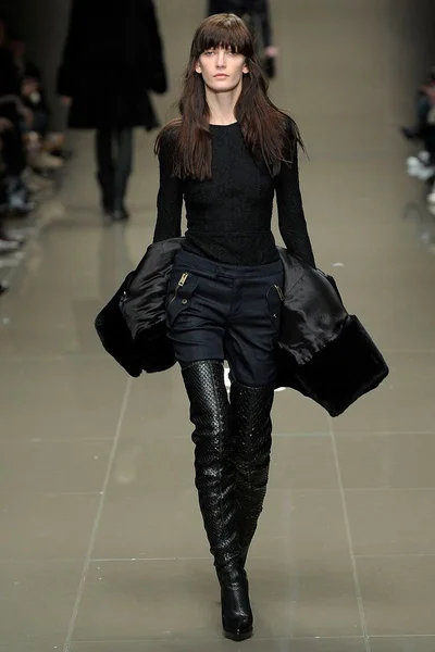 Look 32